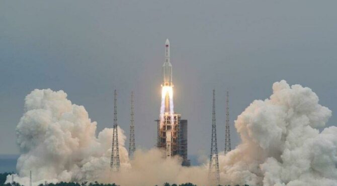 dunya-rahat-nefes-aldi-cinin-roketi-dustu-ZZdcBIVh.jpg HABERİM 724 | Dünya rahat nefes aldı: Çin’in roketi düştü