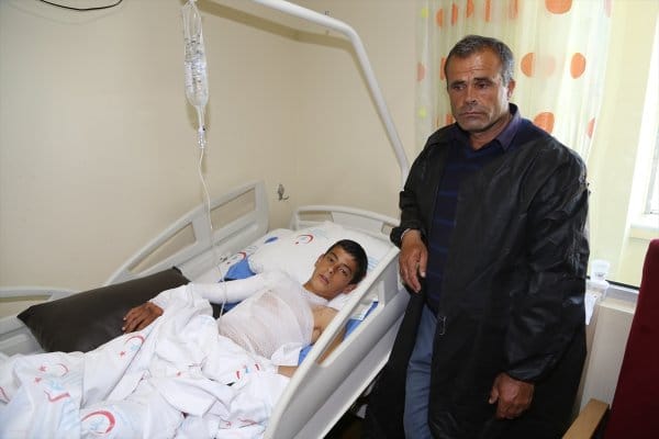 elektrik-akimina-kapilan-genc-okula-gidecegi-gunu-bekliyor-1-VqshfEsh.jpg HABERİM 724 | Elektrik akımına kapılan genç okula gideceği günü bekliyor