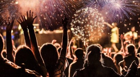 google-yilbasi-arifesini-doodle-ile-ekranina-tasidi-yilbasi-nedir-SahjI7zQ.jpg HABERİM 724 | Google yılbaşı arifesini Doodle ile ekranına taşıdı! Yılbaşı nedir?