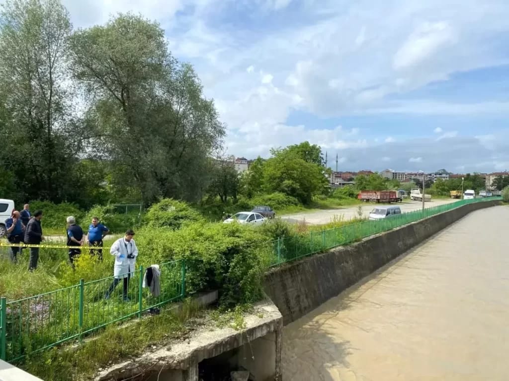 HABERİM 724 | Kastamonu'da Dere Kenarındaki Korkuluklara Elbiselerini Asan Yaşlı Adam Kayıplara Karıştı