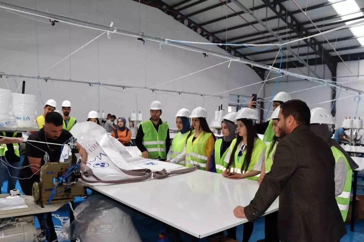 HABERİM 724 | Oltu Meslek Yüksekokulu öğrencileri Mithat Güzel Çuval Fabrikasını ziyaret etti