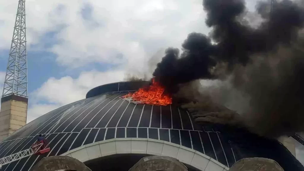 HABERİM 724 | Van'da Tıbbiye Camii'nin kubbesinde yangın çıktı